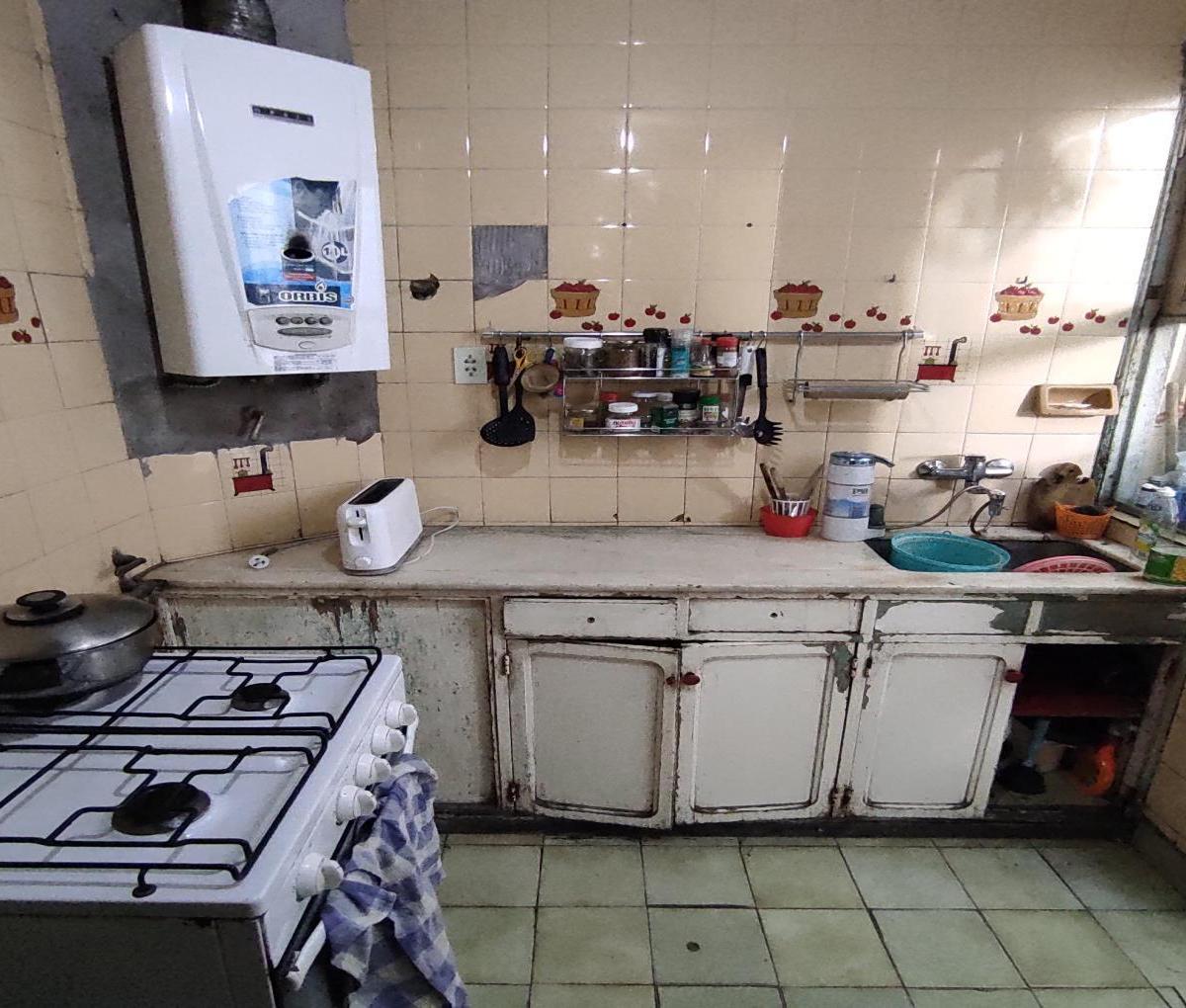 Depto. Tipo Casa de 6 Ambientes en Venta en Almagro 3