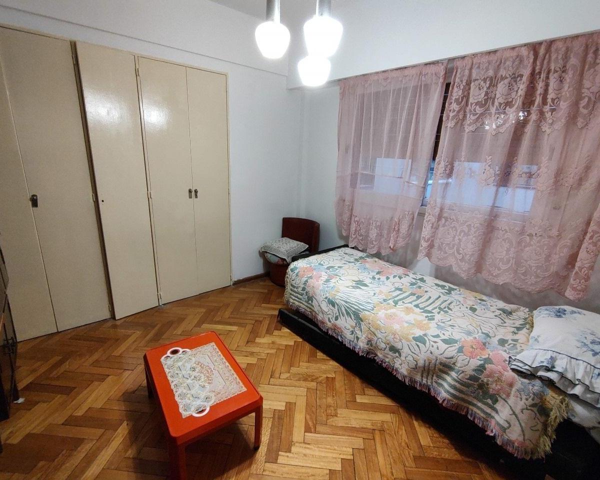Departamento de 5 Ambientes en Venta en Parque Centenario 4