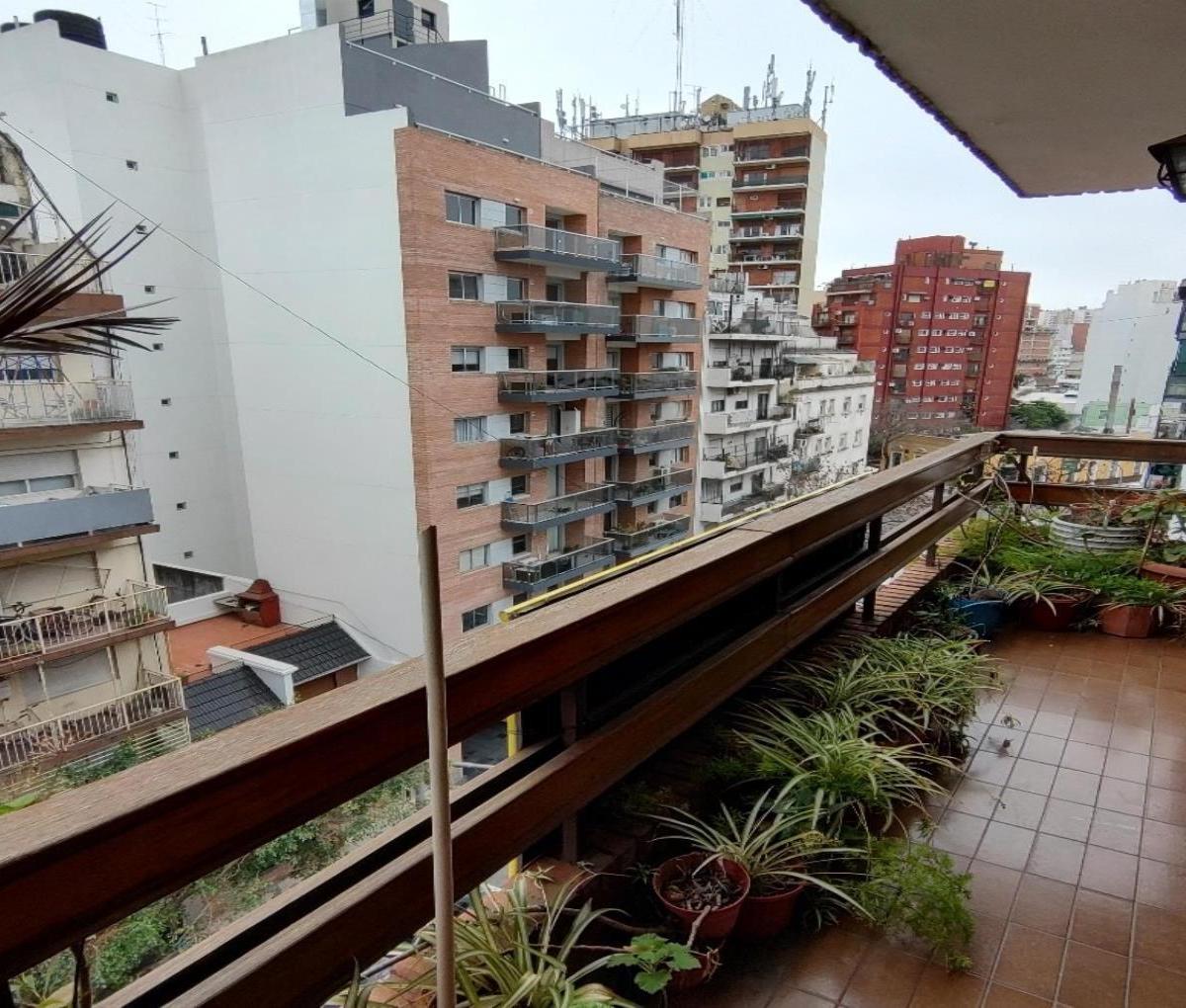 Departamento de 5 Ambientes en Venta en Parque Centenario 3