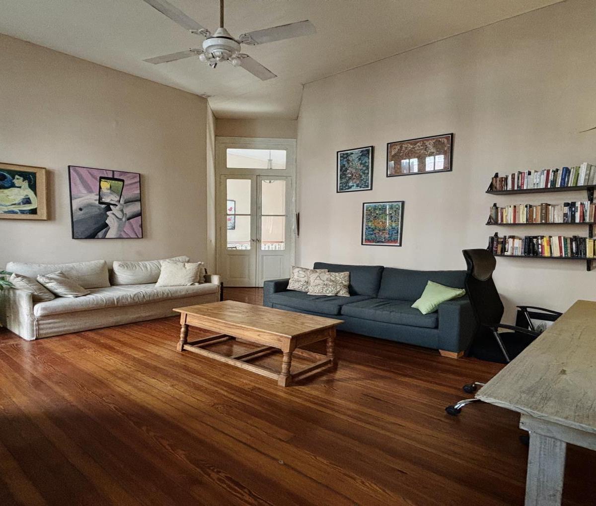 Depto. Tipo Casa de 6 Ambientes en Venta en Parque Centenario 2