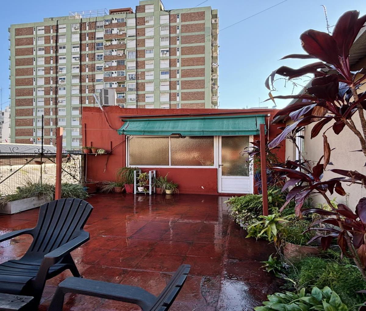 Depto. Tipo Casa de 6 Ambientes en Venta en Parque Centenario 4