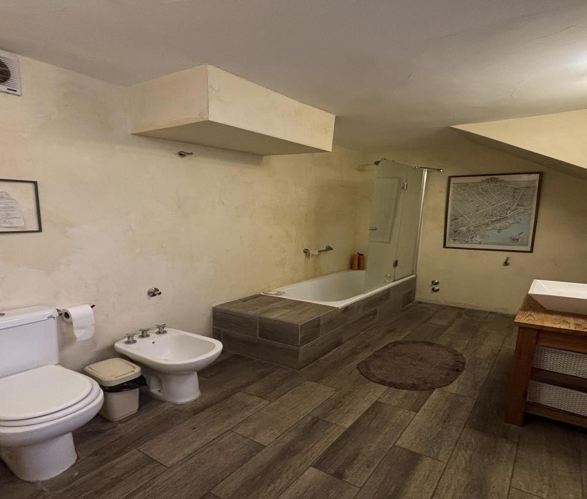Depto. Tipo Casa de 6 Ambientes en Venta en Almagro 3