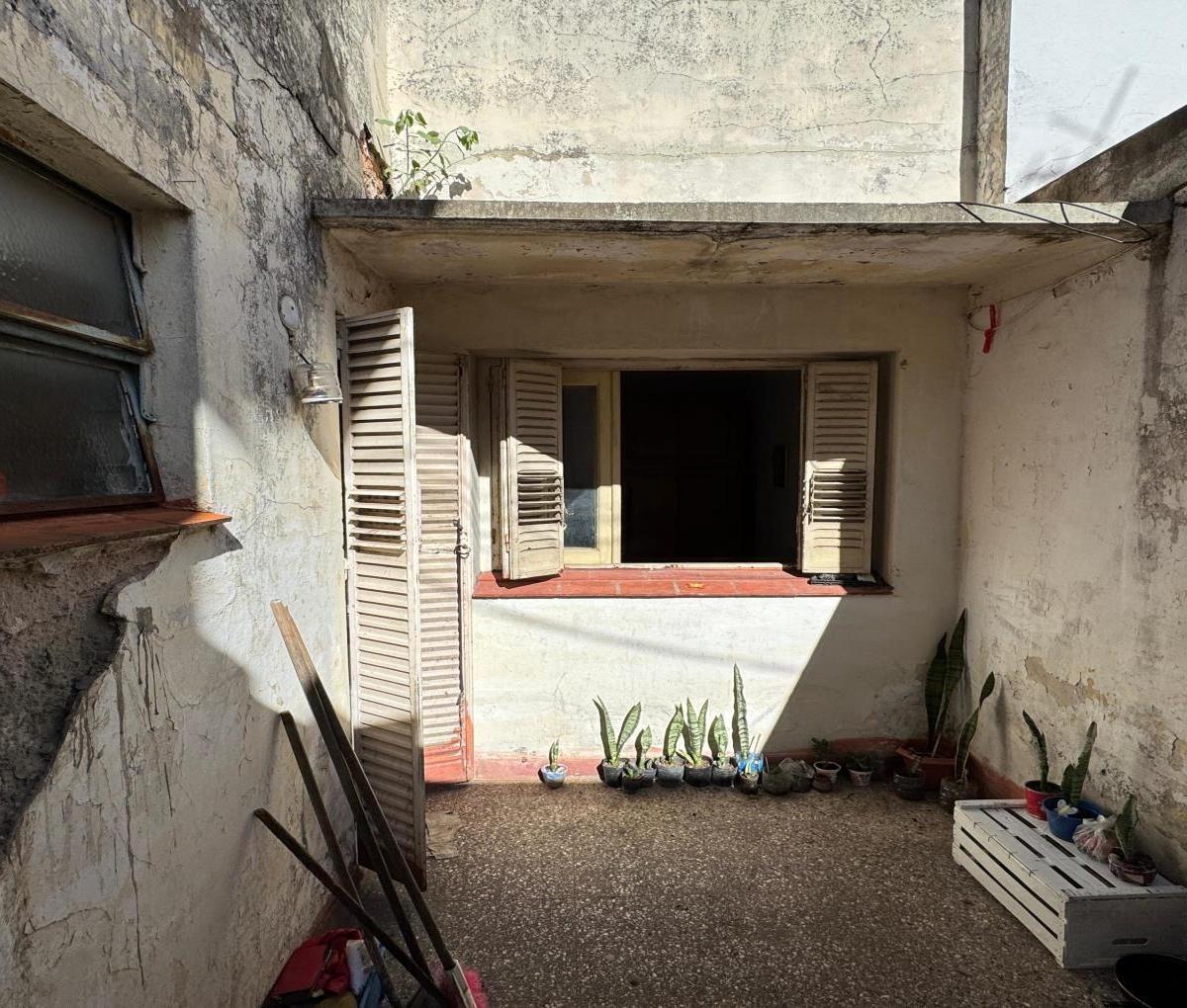 Depto. Tipo Casa de 3 Ambientes en Venta en Villa del Parque 1