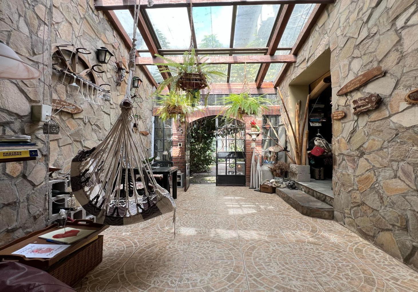 Depto.tipo casa de 8 ambientes en Venta en Caballito