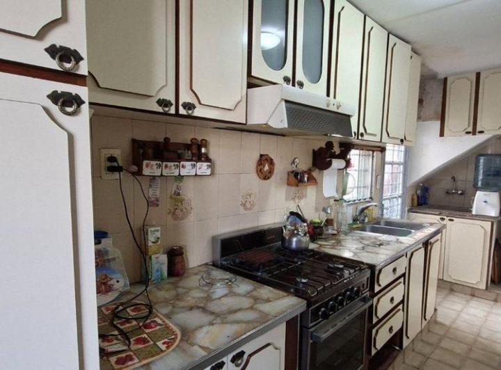 CASA CON TERRAZA Y QUINCHO EN VENTA. MATADEROS 4
