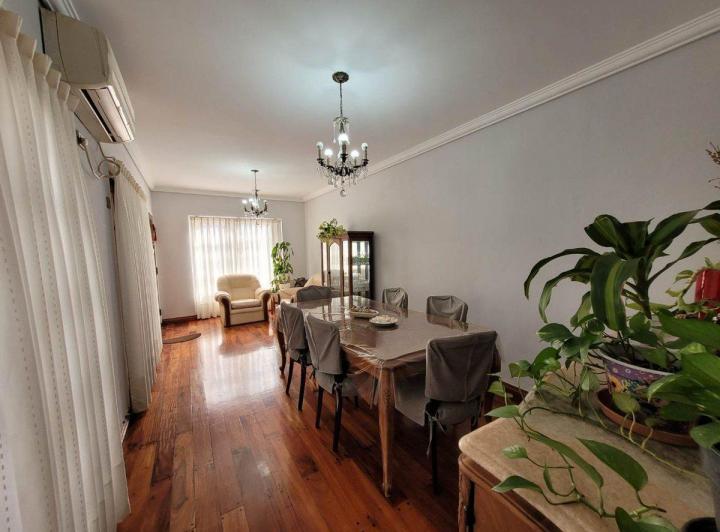 Hermosa Casa Triplex en venta en Villa Gral. Mitre 3