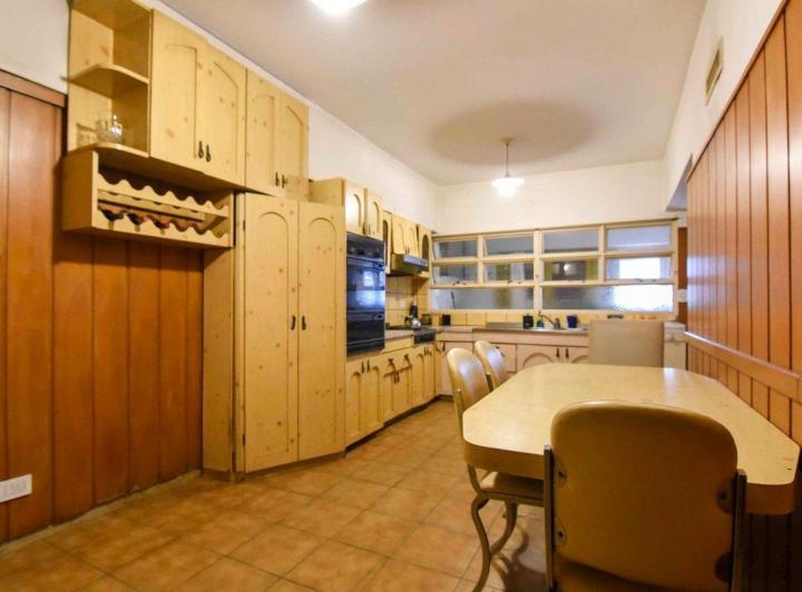 Casa 5 amb.c/dep.Cocheras, jardín.Local. Balvanera 5