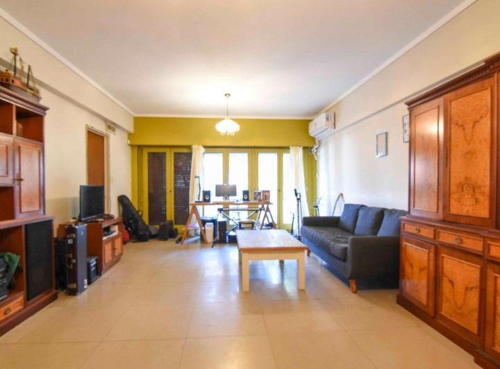 Casa 5 amb.c/dep.Cocheras, jardín.Local. Balvanera 3