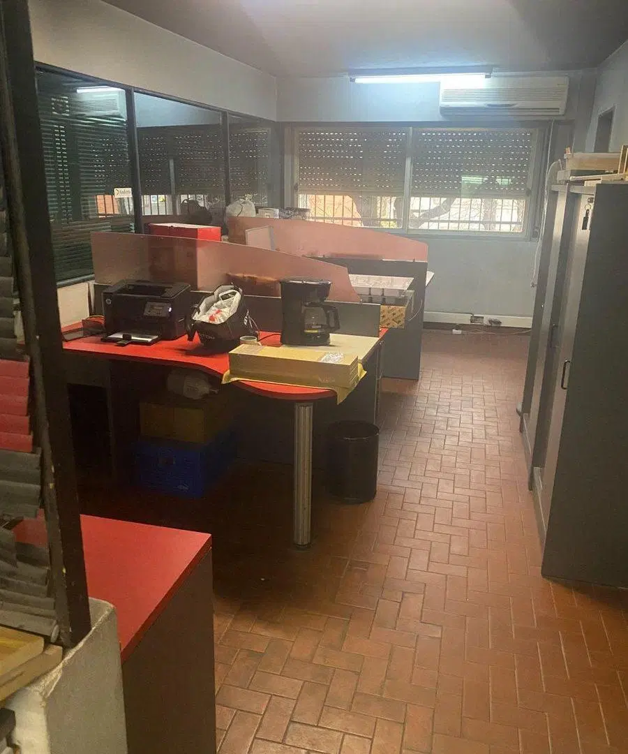 VENTA DEPOSITO/GALPON DOS PLANTAS EQUIPADO POMPEYA 4