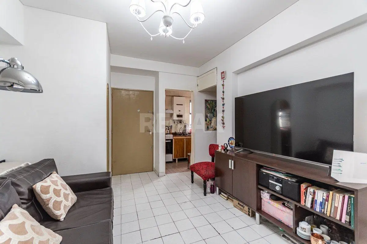 VENTA 2 AMBIENTES EN  ZONA ESTRATÉGICA DE FLORES 4