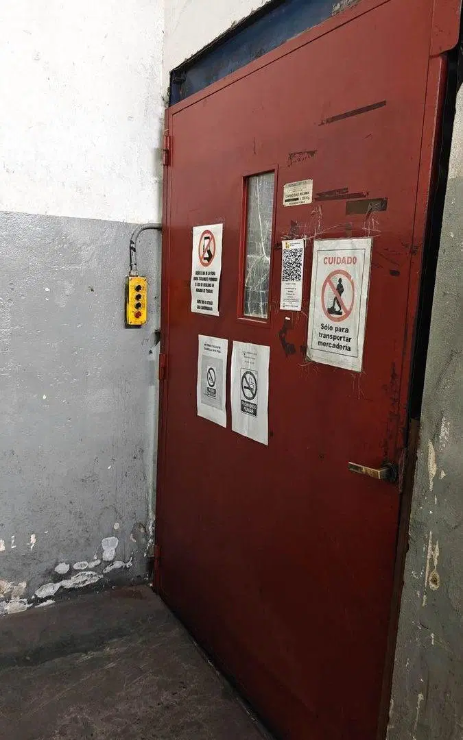VENTA Depósito/ Galpón en Mataderos + 1300m2 cub 4