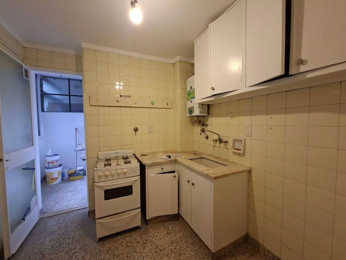 VENTA ALMAGRO 2 AMB. CON COCHERA A MTS DE AV RIV. 2