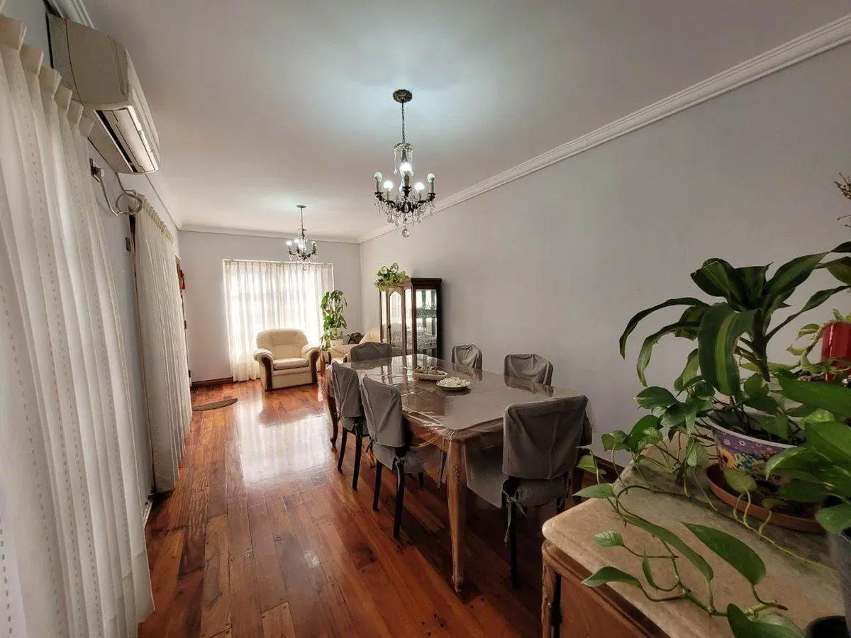 Hermosa Casa Triplex en venta en Villa Gral. Mitre 3