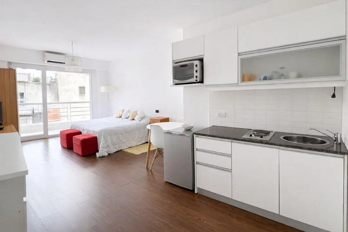 MONOAMBIENTE con BALCON/APTO PROF/ RETIRO 3
