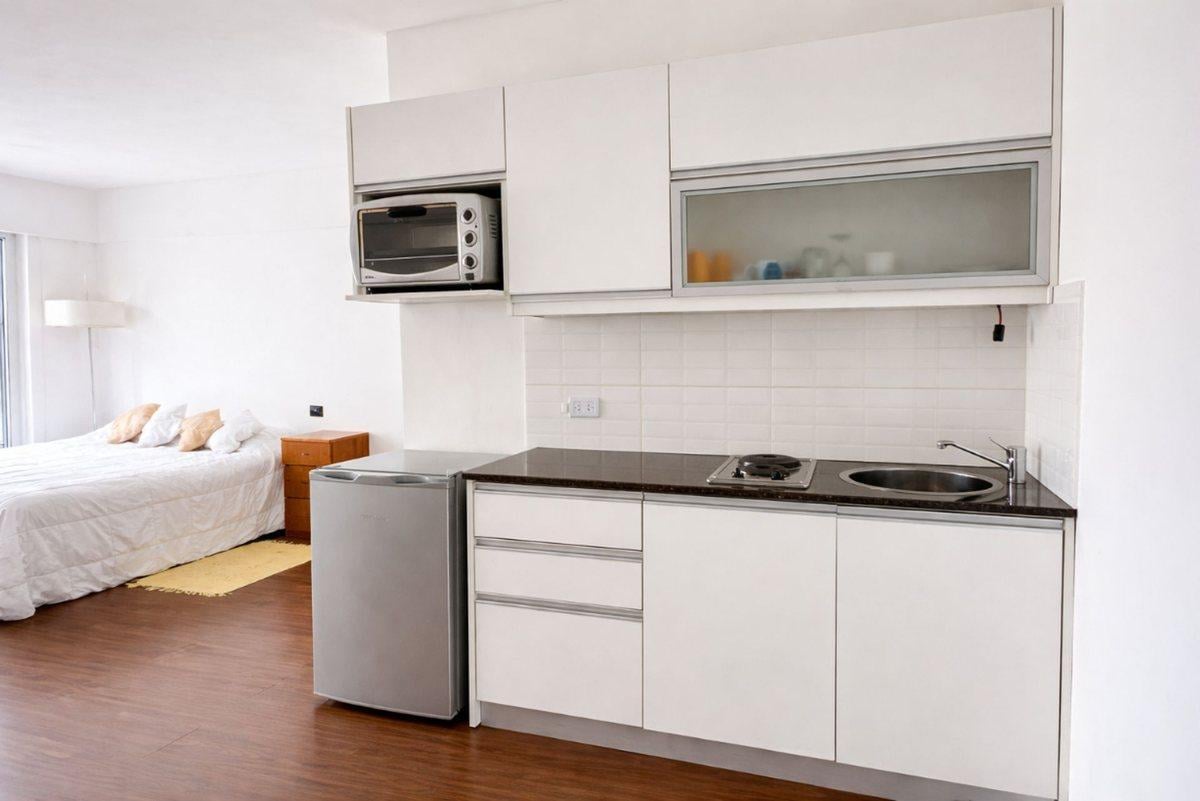 MONOAMBIENTE con BALCON/APTO PROF/ RETIRO