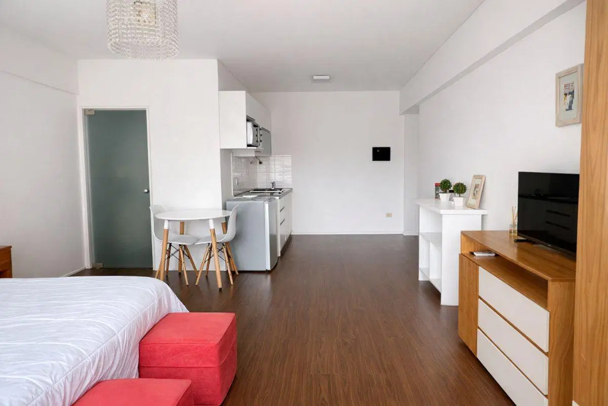 MONOAMBIENTE con BALCON/APTO PROF/ RETIRO 2