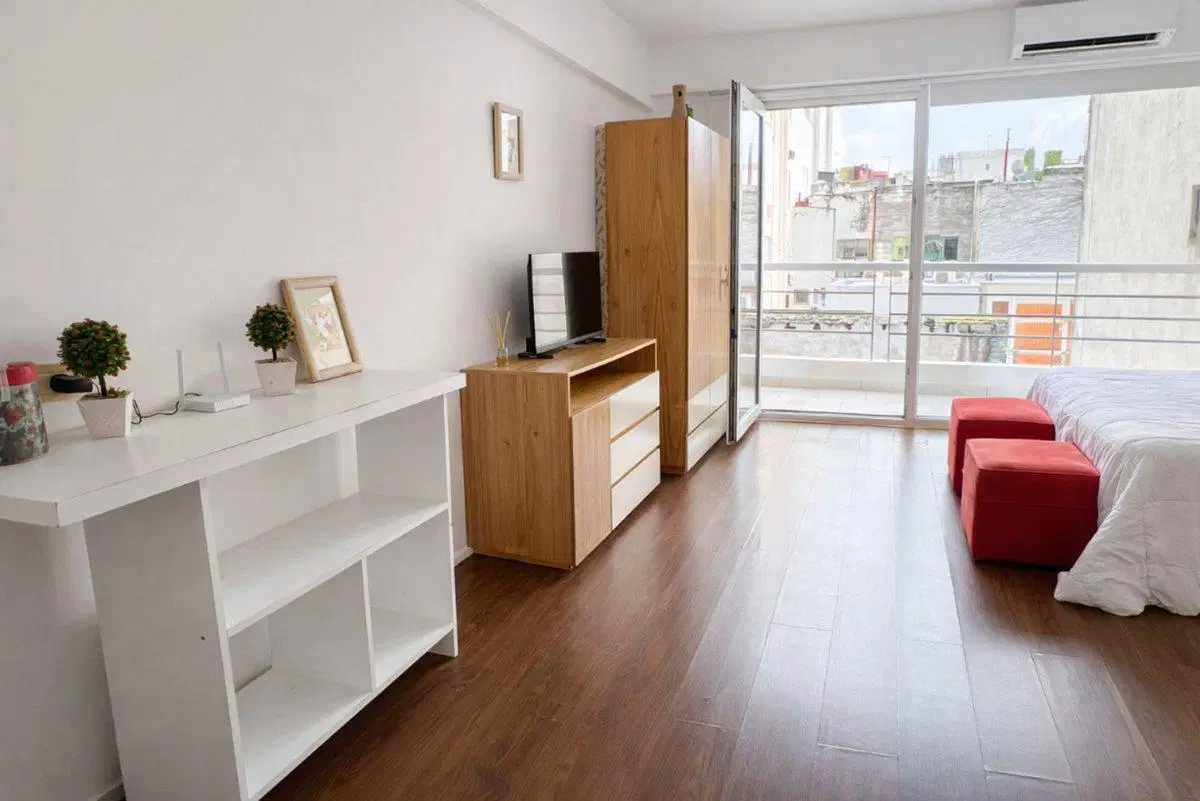 MONOAMBIENTE con BALCON/APTO PROF/ RETIRO 4