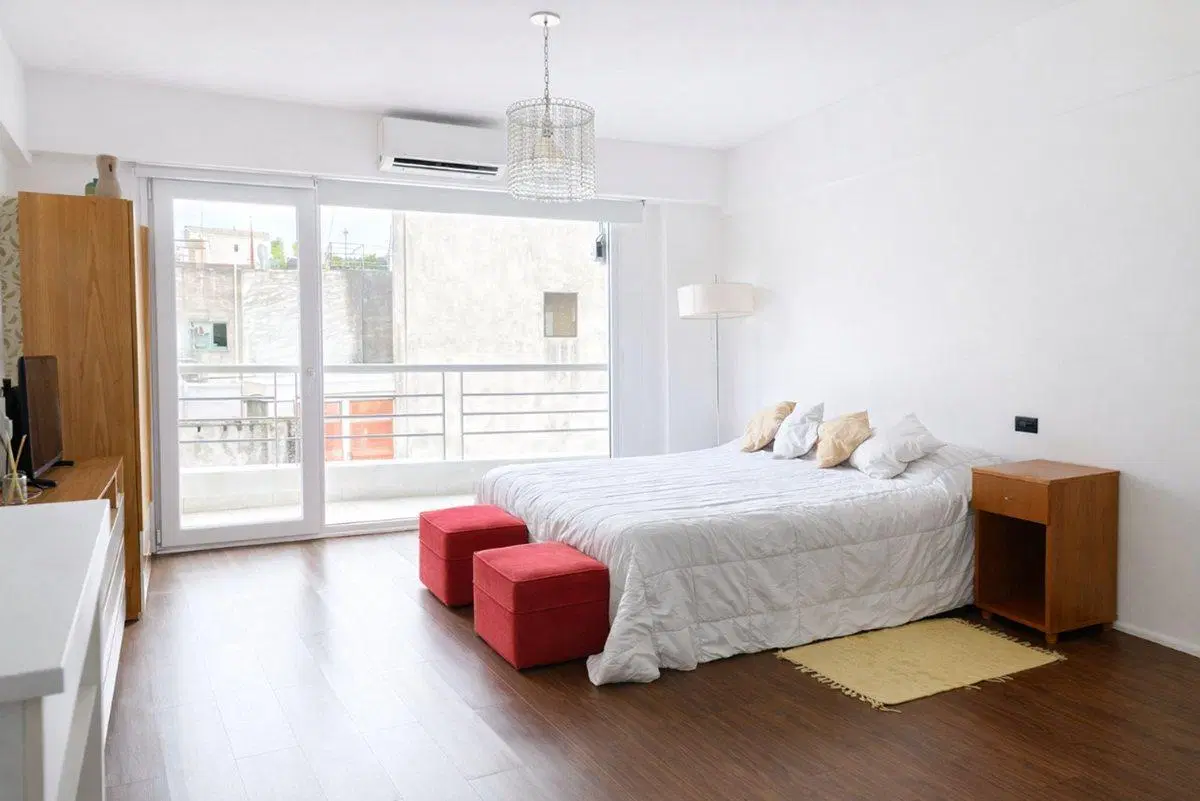 MONOAMBIENTE con BALCON/APTO PROF/ RETIRO 5