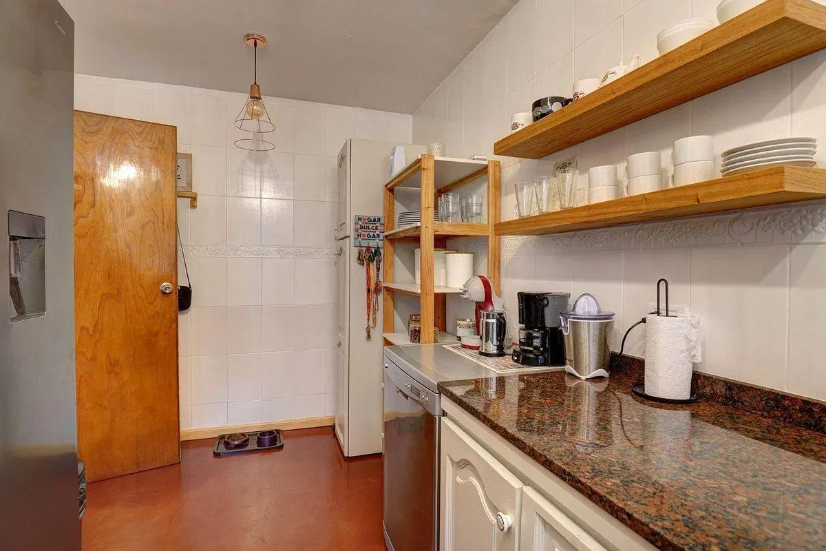 INCREIBLE TRIPLEX  CON 2 COCHERAS Y PARRILLA 4