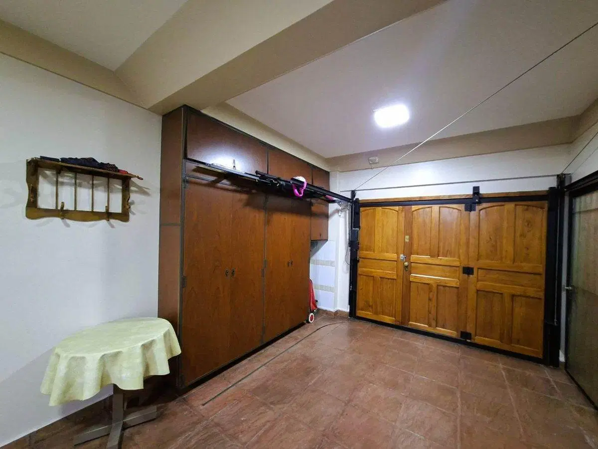 CASA TRIPLEX 5 AMBIENTES BARRIO NAÓN- MATADEROS 4