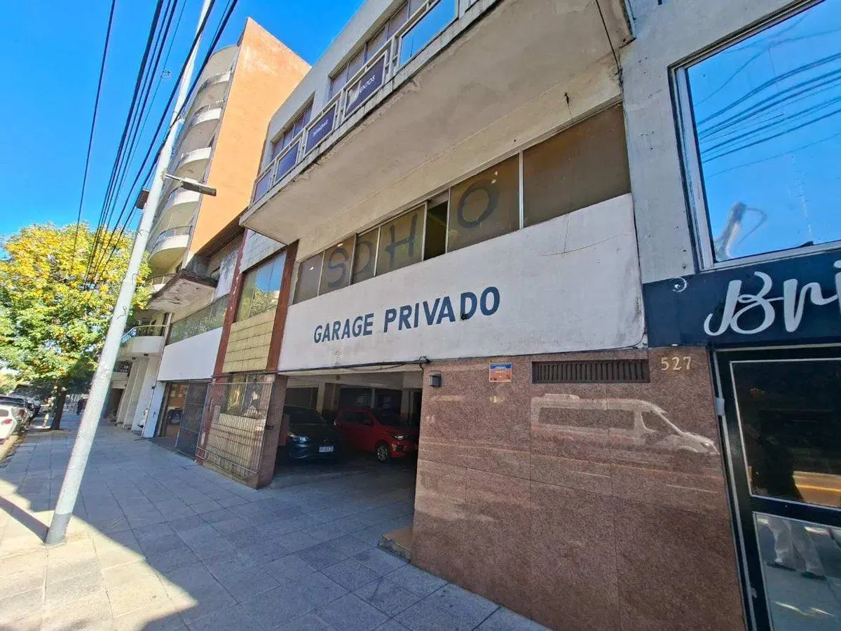 VENTA COCHERA en Av. Carabobo 500¡Ideal Camioneta! 5