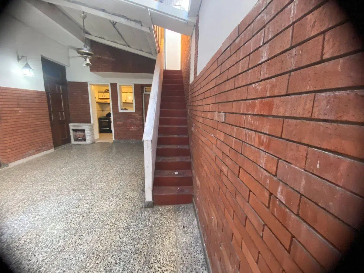 VENTA CASA 4 AMB.COCHERA LOTE PROPIO P. AVELLANEDA 5