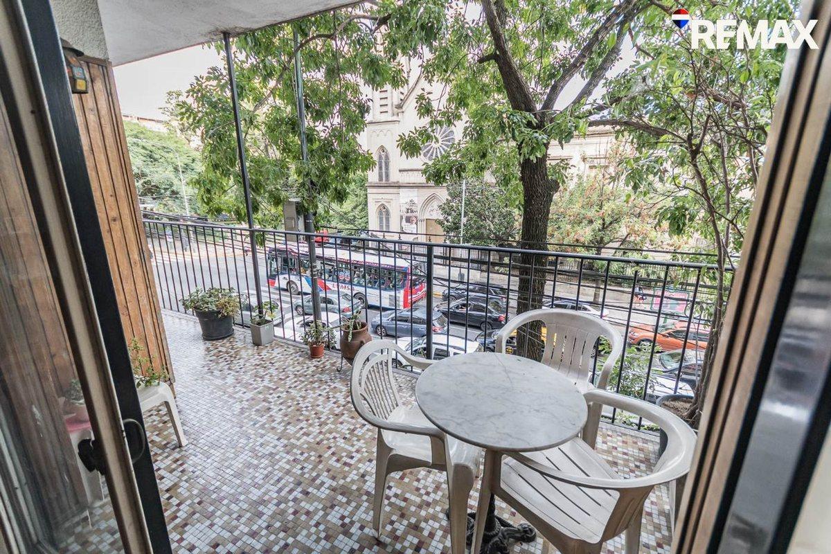 VENTA PISO 4 AMB C/DEP, BALCON, COCHERA EN FLORES
