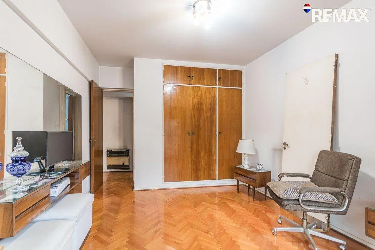 VENTA PISO 4 AMB C/DEP, BALCON, COCHERA EN FLORES 5