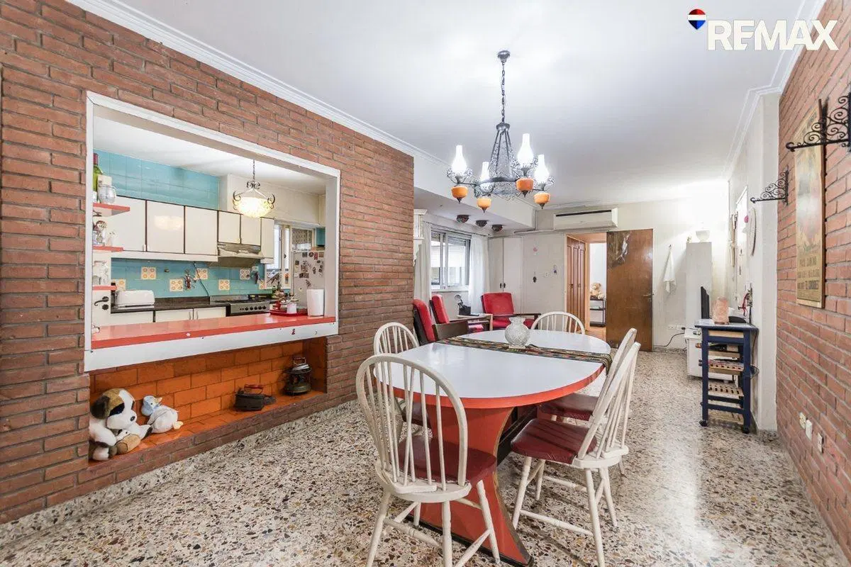 VENTA PISO 4 AMB C/DEP, BALCON, COCHERA EN FLORES 2