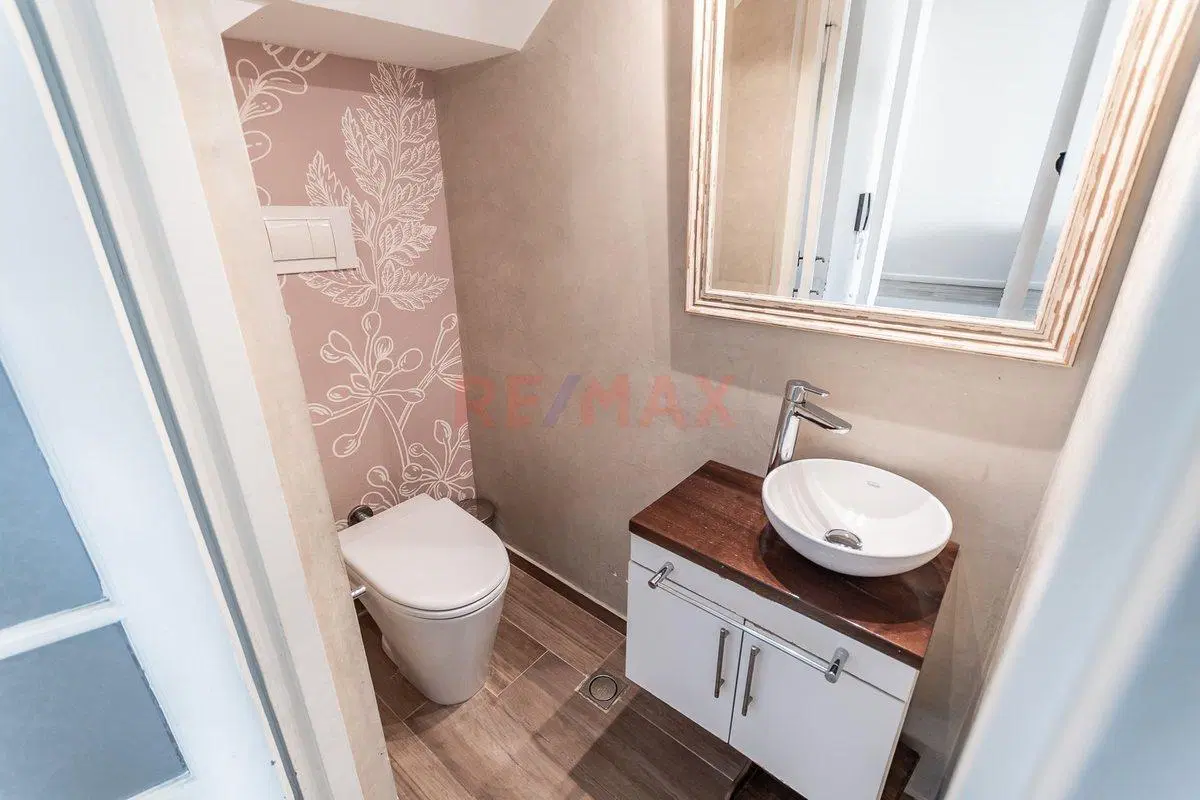 VENTA CASA 4 AMBIENTES C/ PATIO Y COCHERA-PATERNAL 2