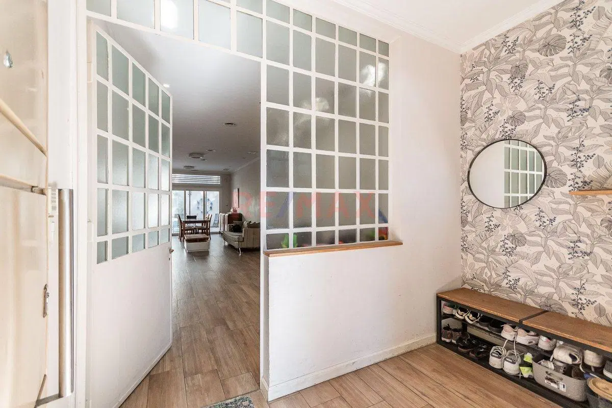 VENTA CASA 4 AMBIENTES C/ PATIO Y COCHERA-PATERNAL 5