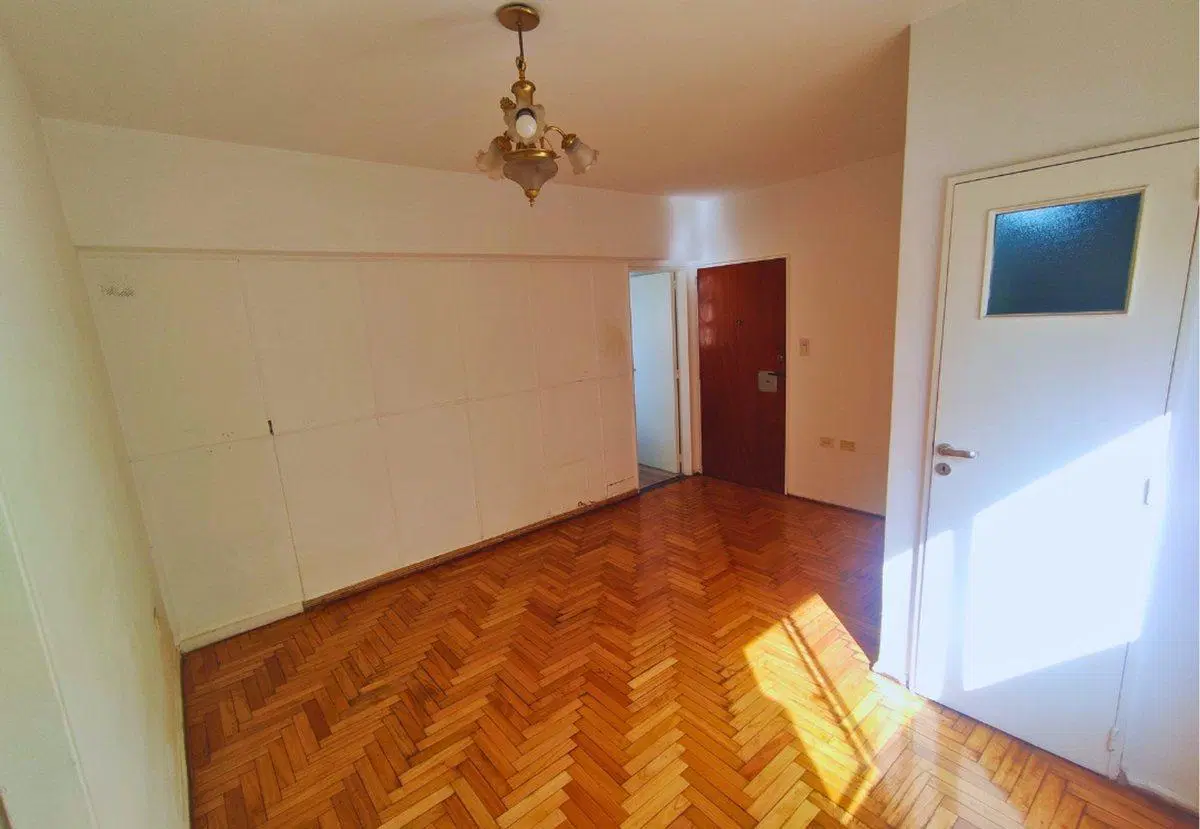 VENTA 2 AMB LUMINOSO EN ALMAGRO PISO ALTO 5