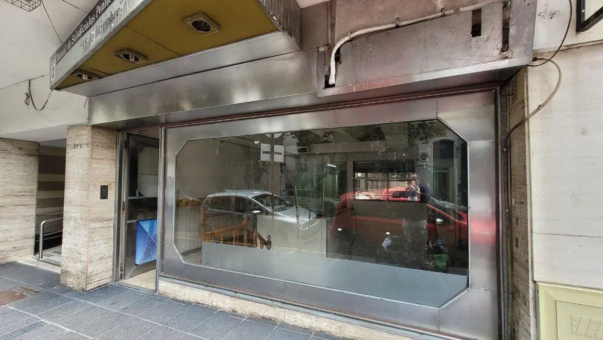 Local a la calle en venta Flores 3