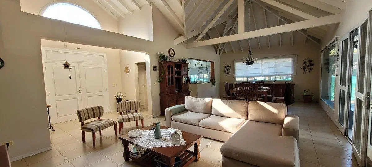 Hermosa casa en venta Barrio del Buen Retiro Pilar 5