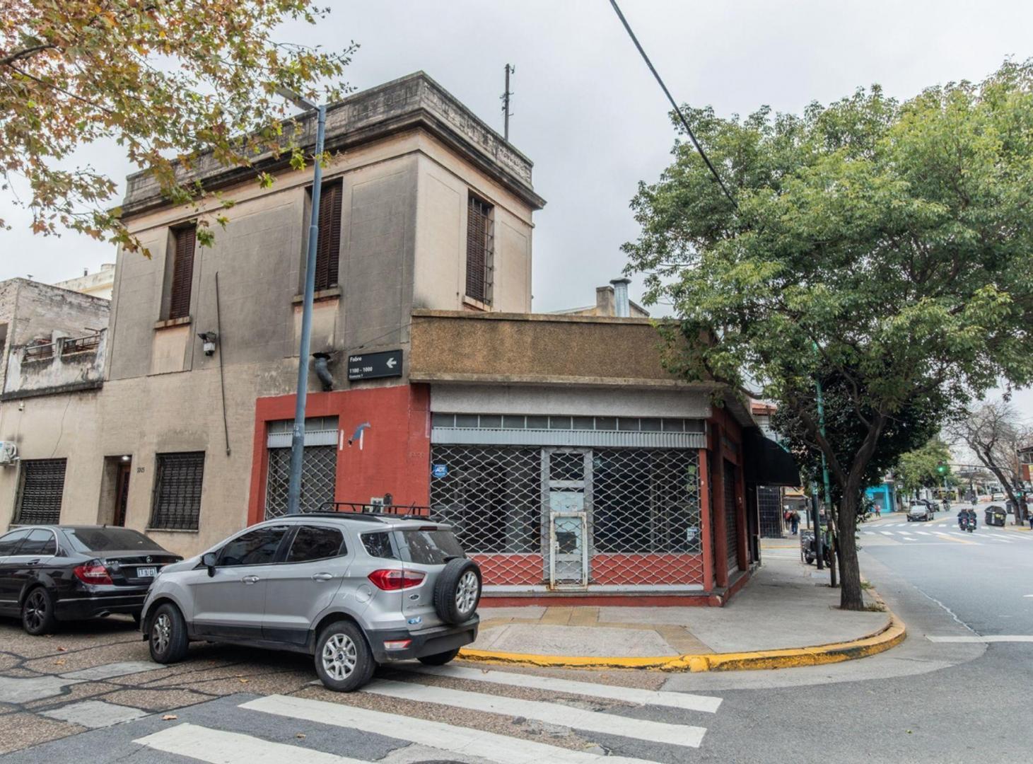 VENTA CASA 5 AMB C/ LOCAL Y 2 TERRAZAS, EN FLORES!
