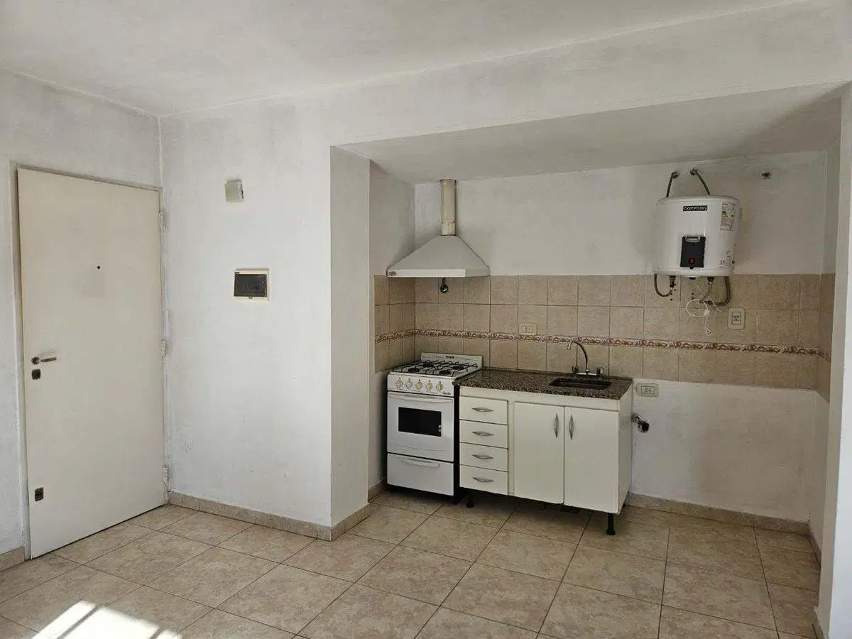 VENTA MONOAMBIENTE LUMINOSO C/ BALCÓN EN MORON 5