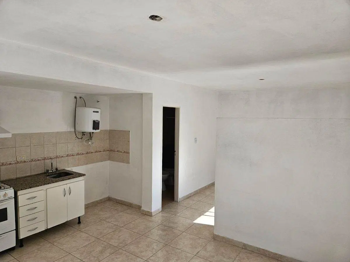 VENTA MONOAMBIENTE LUMINOSO C/ BALCÓN EN MORON 3