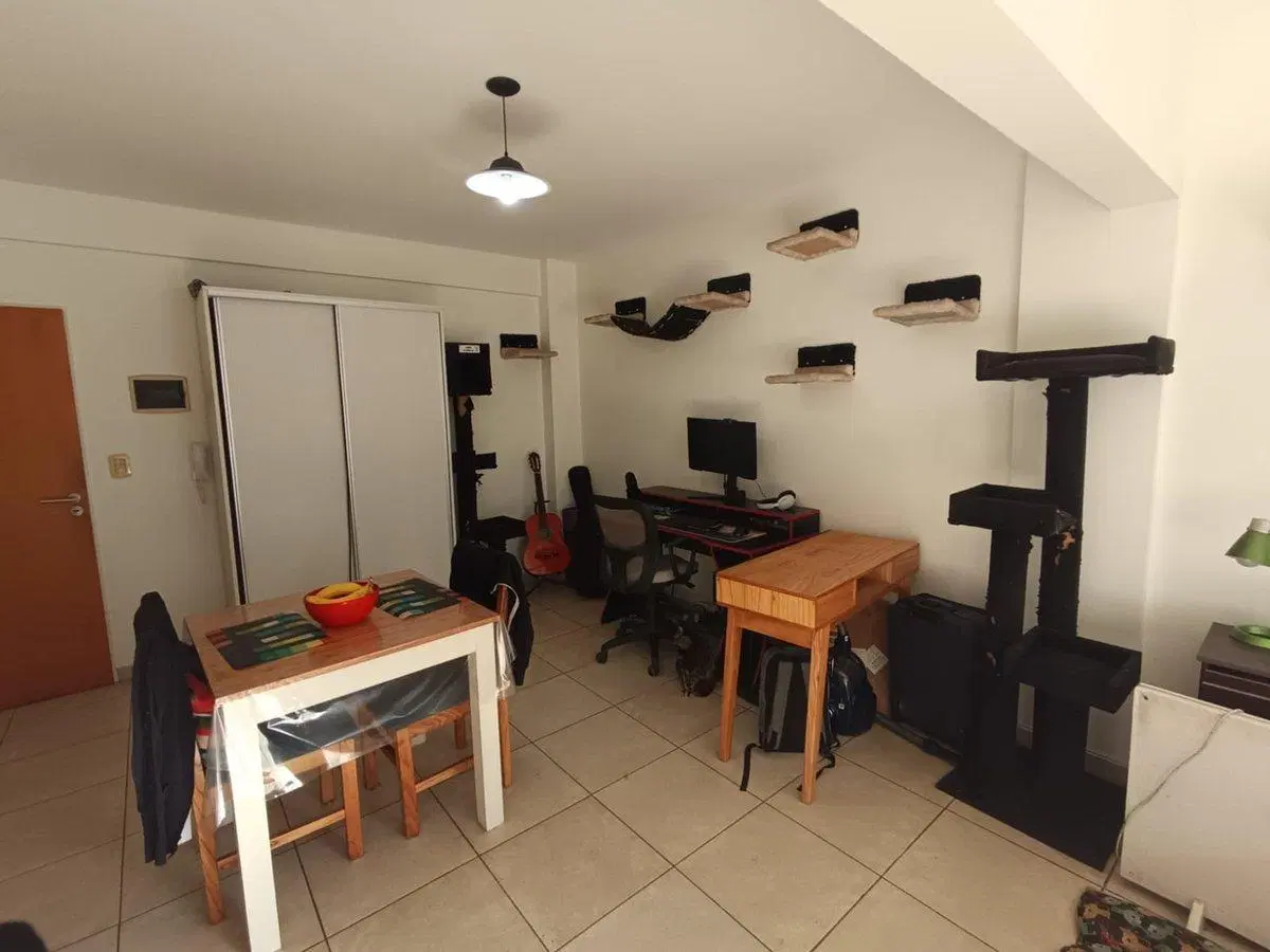 ALQUILER MONOAMBIENTE AMPLIO C/BALCON - FLORES 4