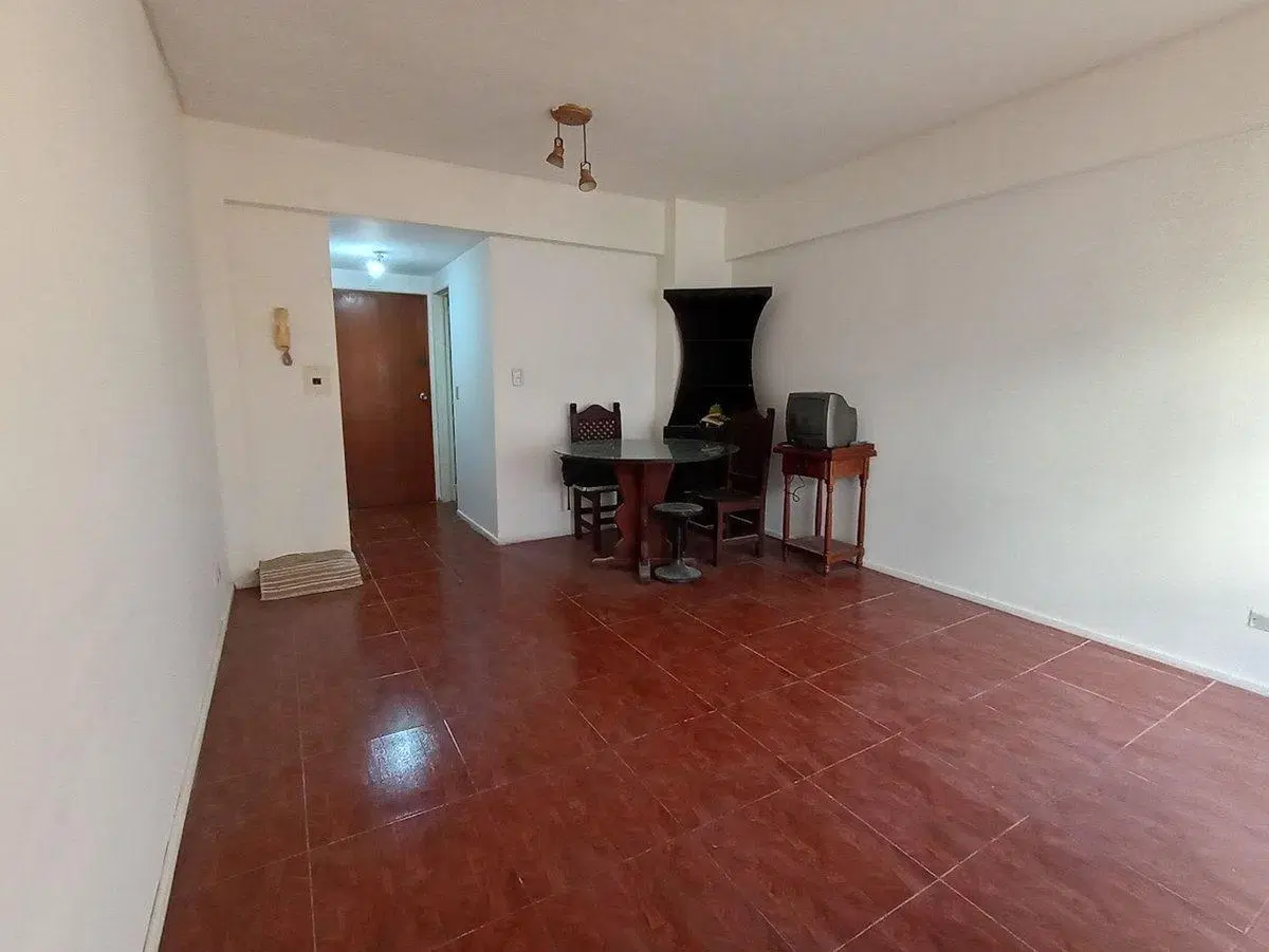 Venta oficina luminosa, en Retiro, apto vivienda 2