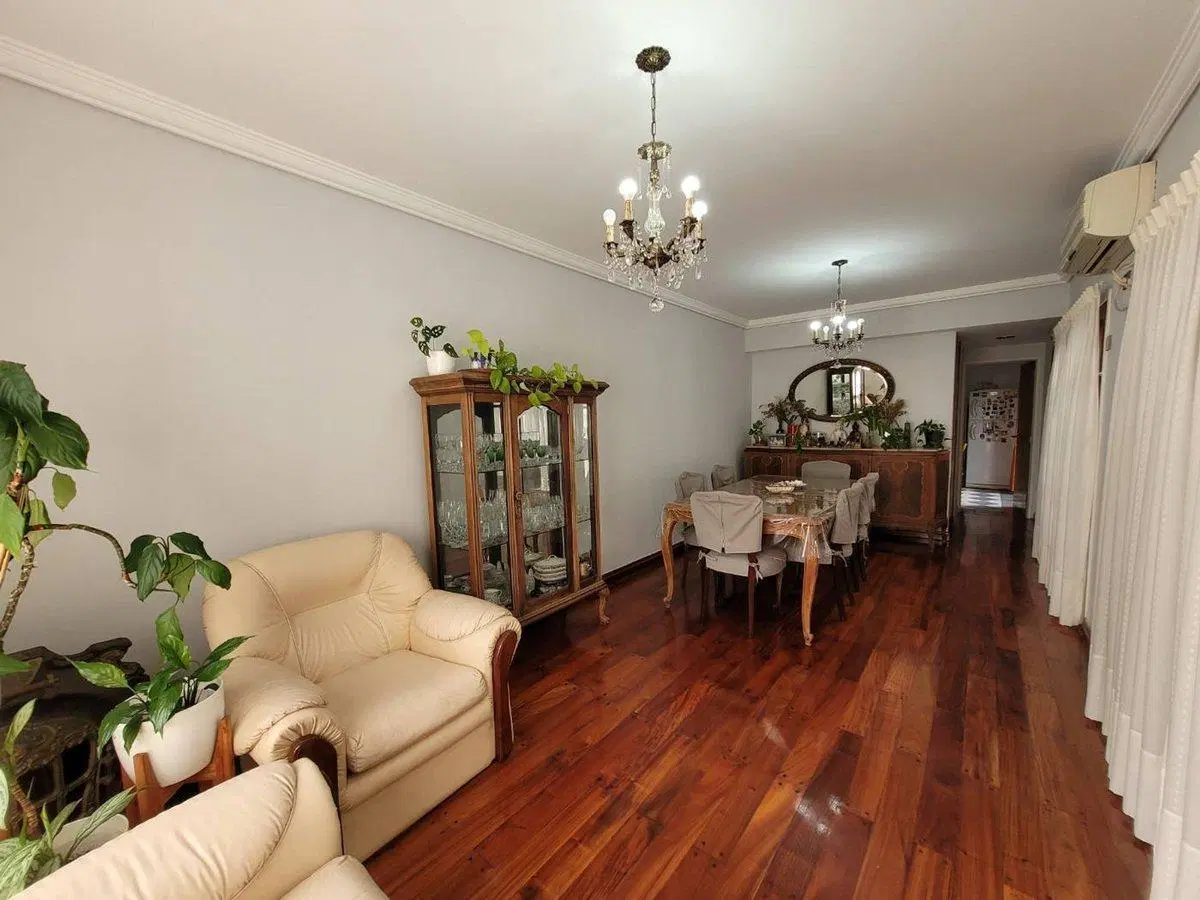 Hermosa Casa Triplex en venta en Villa Gral. Mitre 4