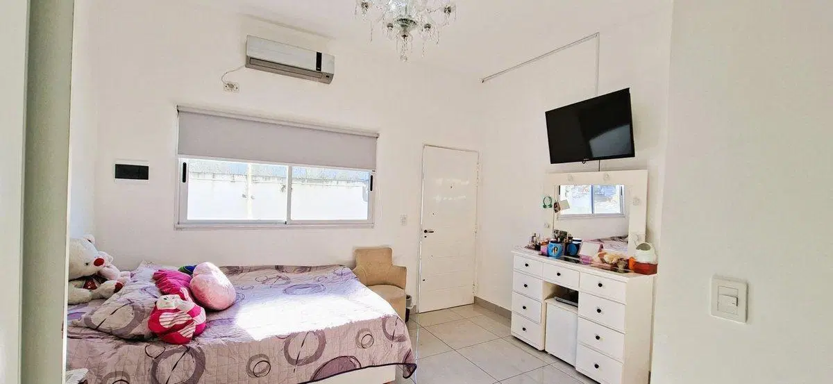 Casa Lote Propio: 4 Suites, 2 Cocheras y Seguridad 4