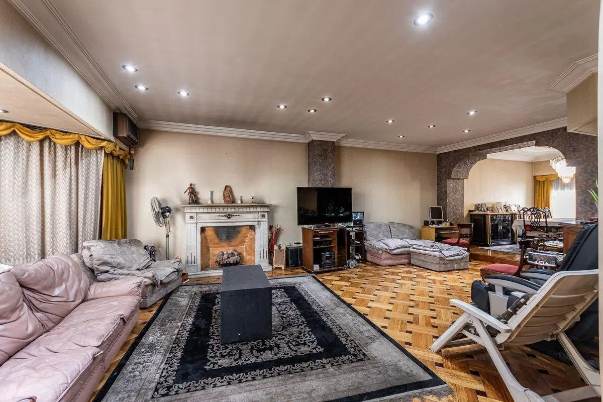 Casa 500 m² con jardín, pileta y cochera doble 4