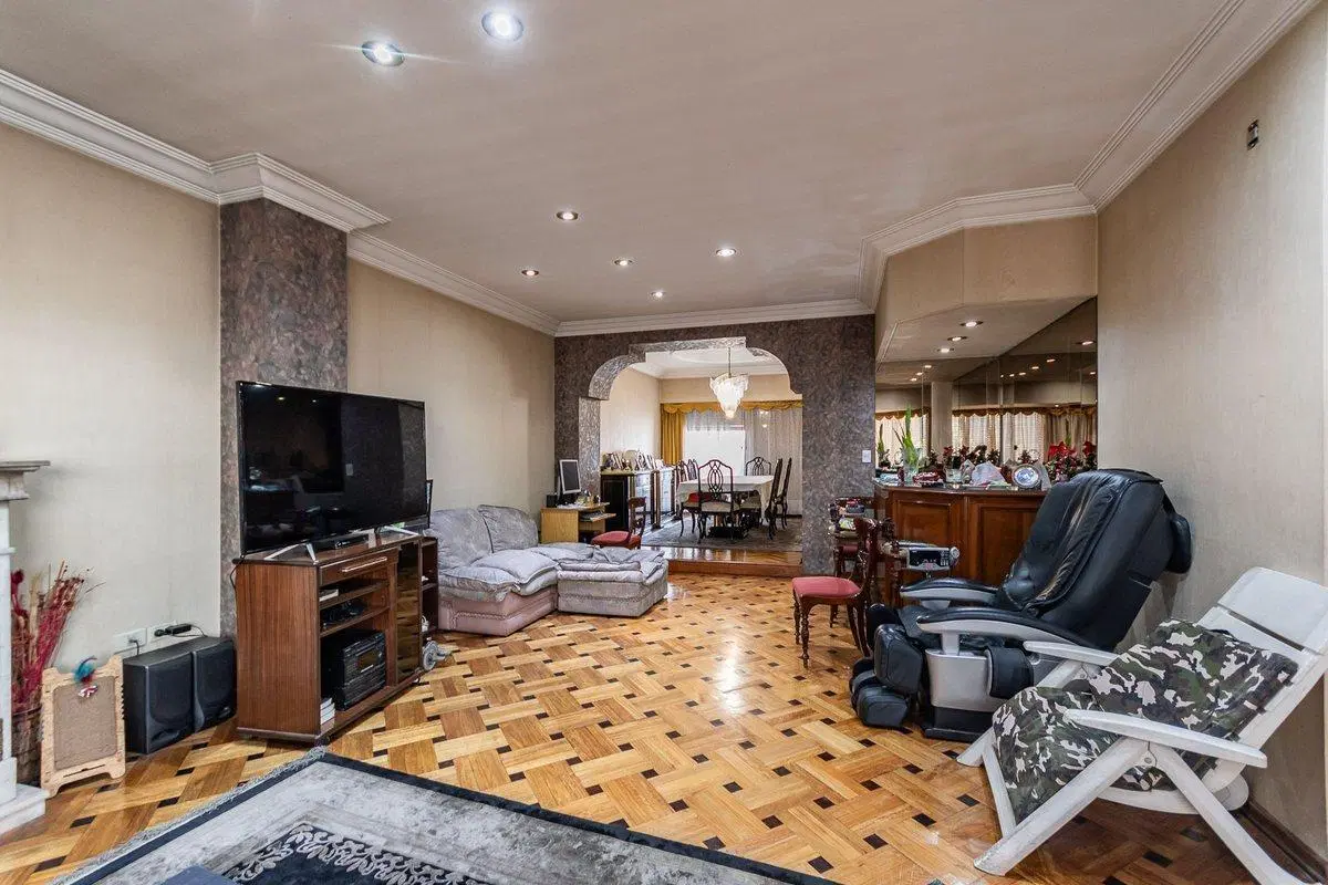 Casa 500 m² con jardín, pileta y cochera doble 2