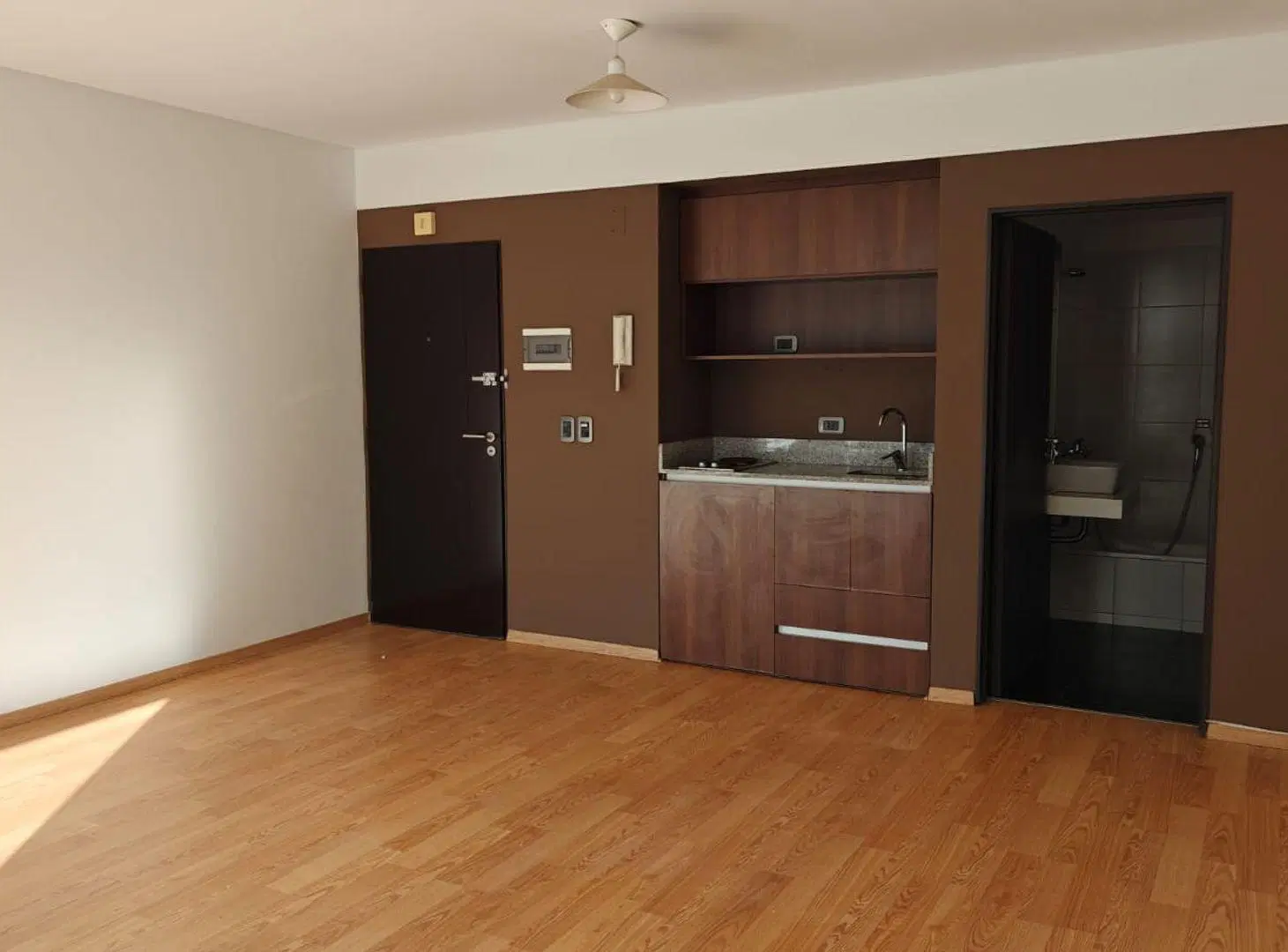 VENTA MONOAMBIENTE C/BALCÓN FLORES. MUY LUMINOSO! 3