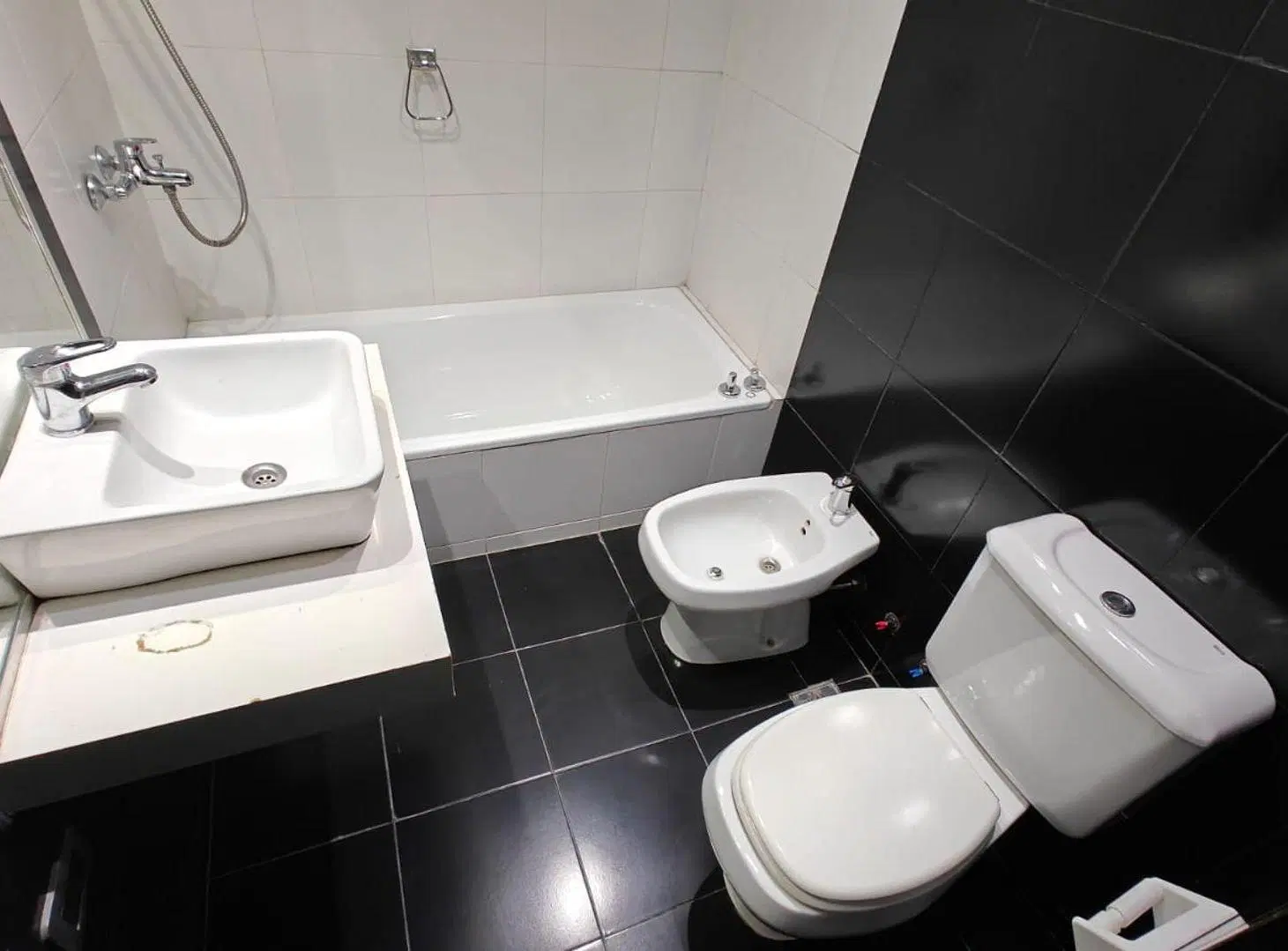 VENTA MONOAMBIENTE C/BALCÓN FLORES. MUY LUMINOSO! 5