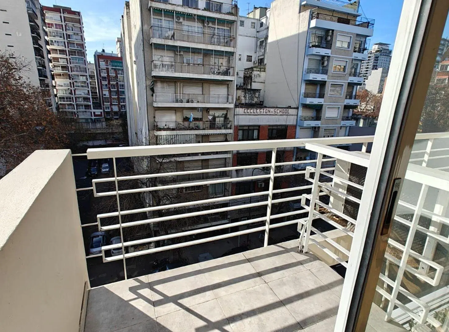 VENTA MONOAMBIENTE C/BALCÓN FLORES. MUY LUMINOSO! 4