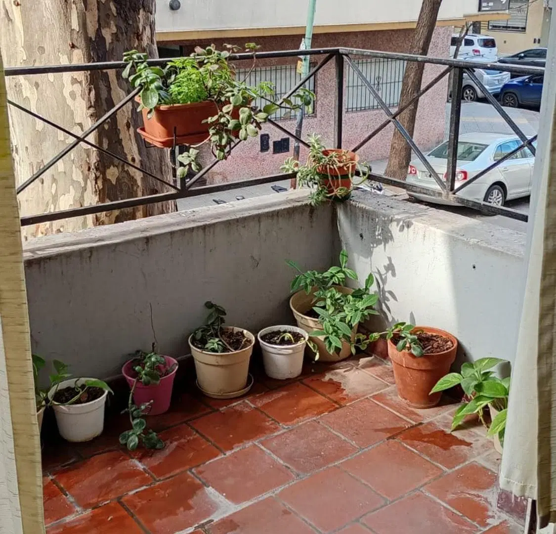 Venta depto 2 amb, balcon, frente, FLORES 8