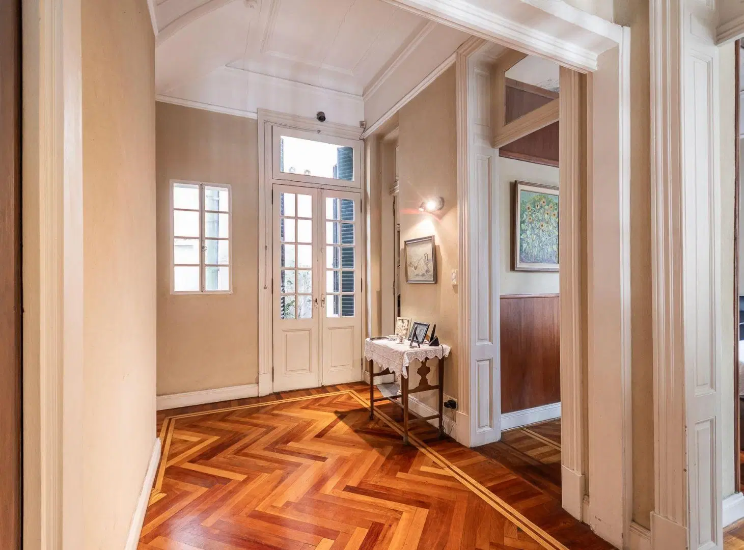 VENTA CASA + 2 LOCALES A PASOS DE AV CABILDO 5