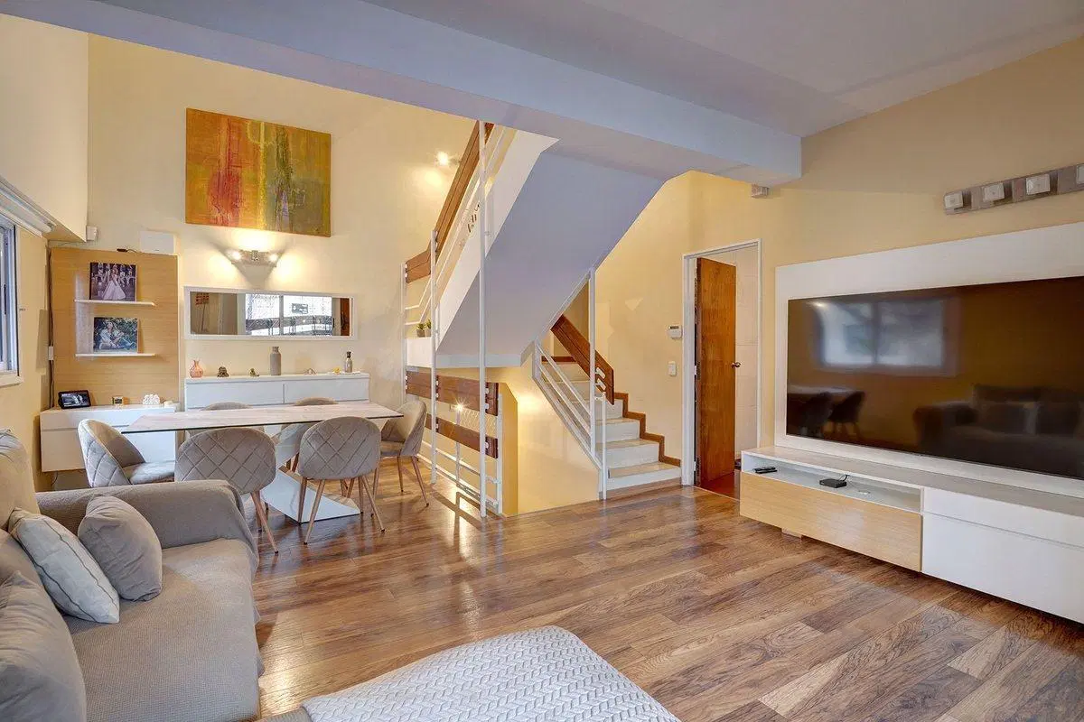INCREIBLE TRIPLEX  CON 2 COCHERAS Y PARRILLA 5