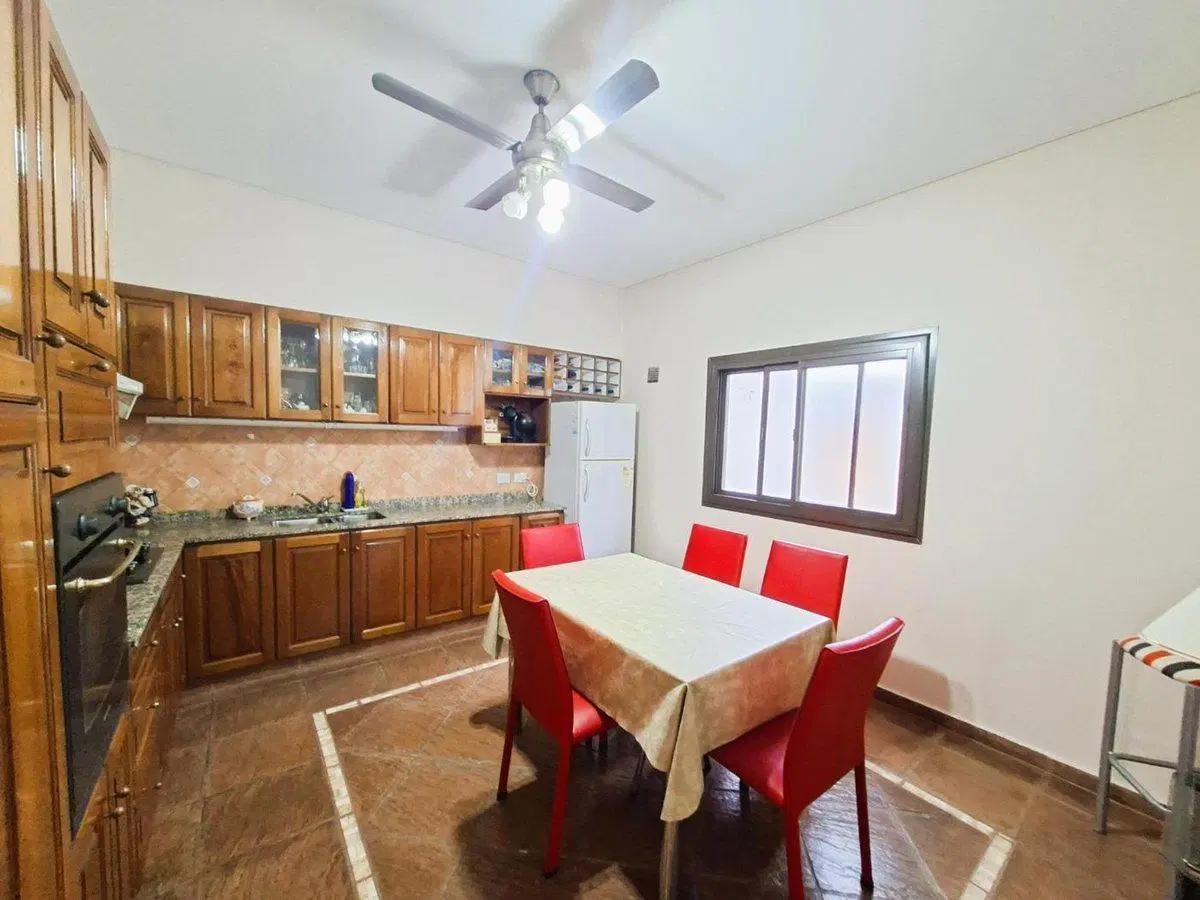 CASA TRIPLEX 5 AMBIENTES BARRIO NAÓN- MATADEROS 5
